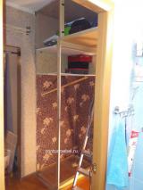 Демонтаж дверей и боковой панели шкафа произвели с предусмотрительной осторожностью, дабы ничего  не повредить. 